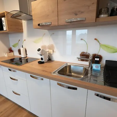 Apartma Lida 2 布莱德